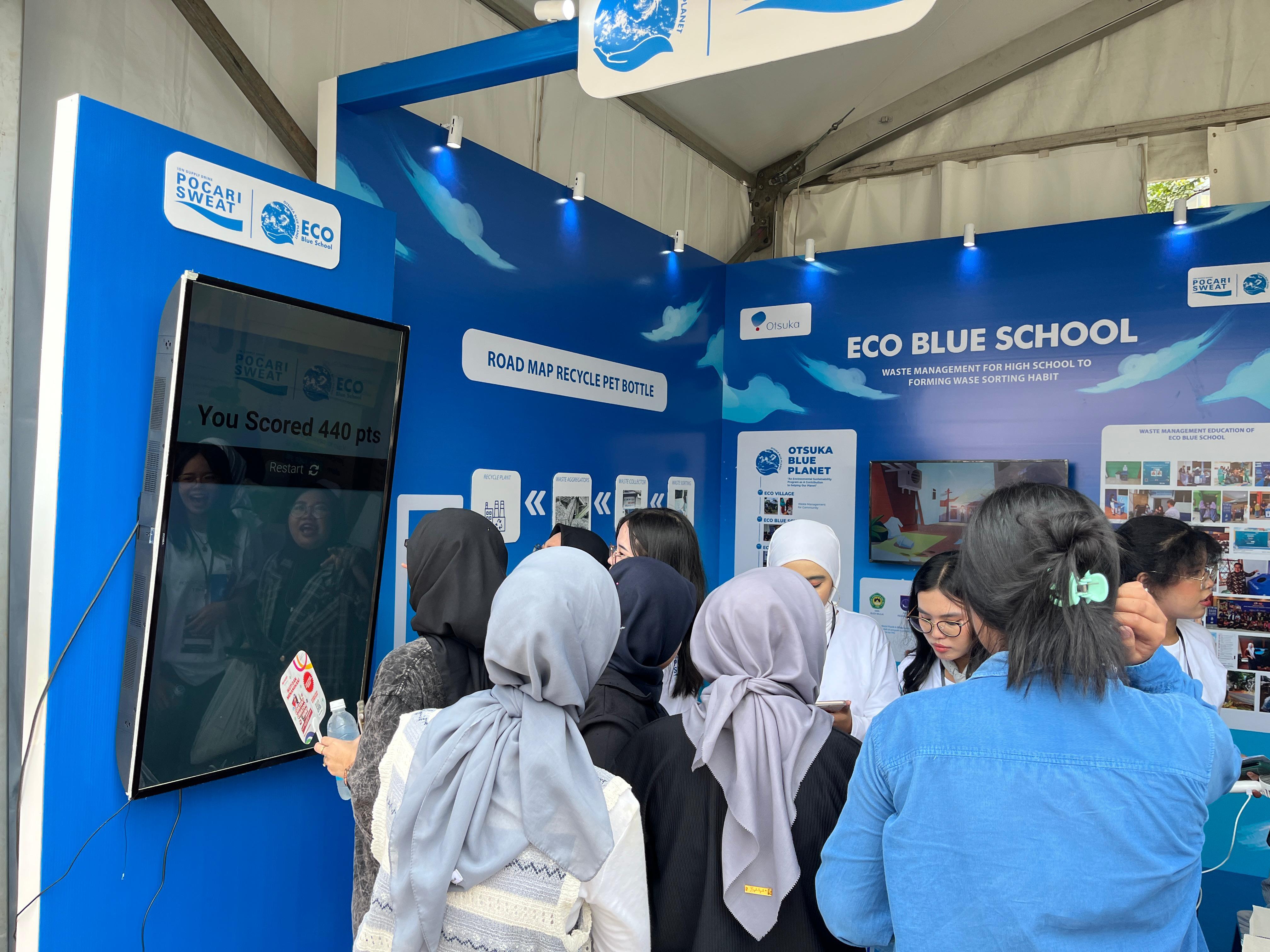 ECO BLUE SCHOOL HADIR DI ECOFREN TSX 2024, DORONG RIBUAN GEN Z MULAI PILAH SAMPAH ! detail 1